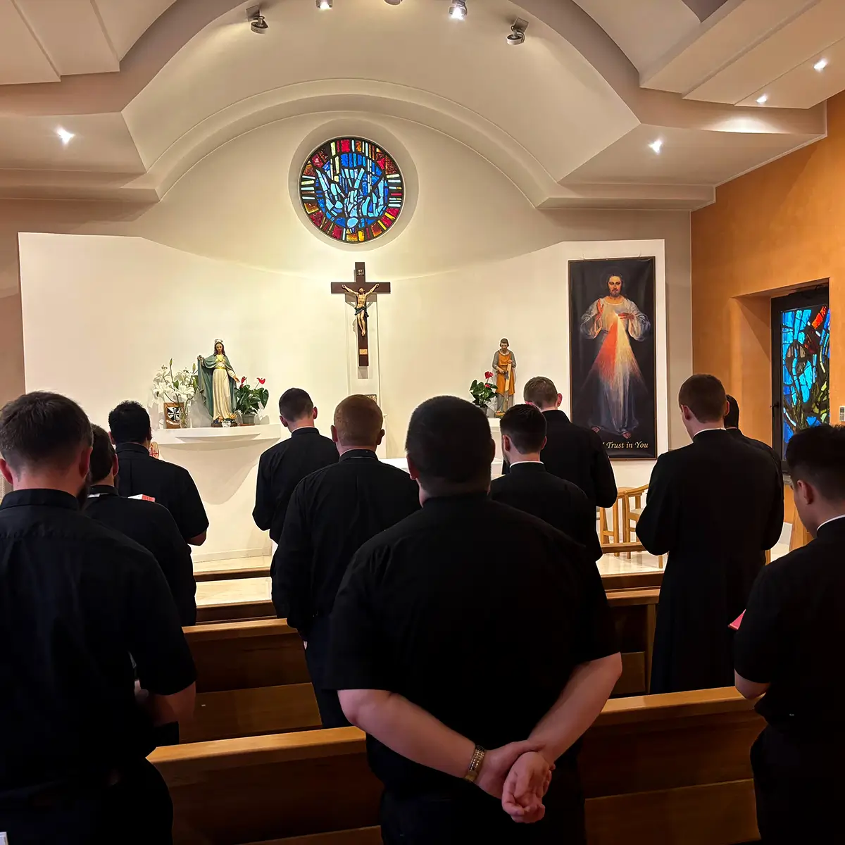 Easter Seminar group in prayer, Shellbourne Conference Center Outside