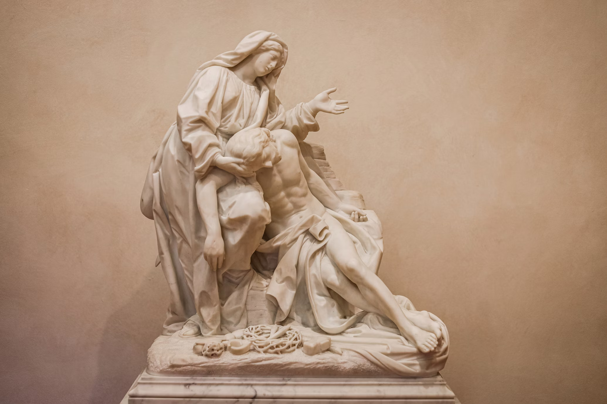 Statue of Mary holding Jesus